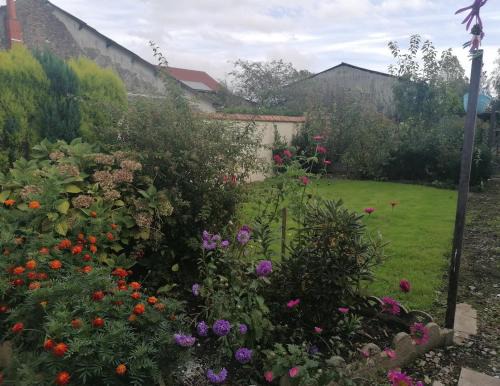 Crequy House | Inviting Gîte les Hortensias: Pet & Child Friendly Retreat