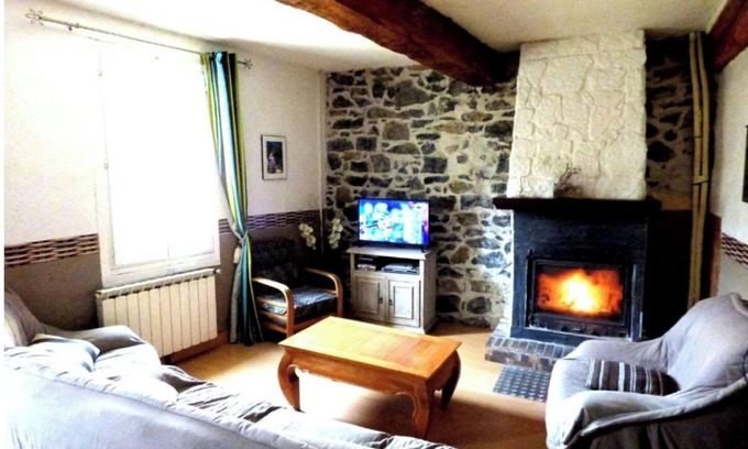 Prugnanes House | Rated 10/10: Gîte Les Mimosas with Pool & Pet Friendly Stay