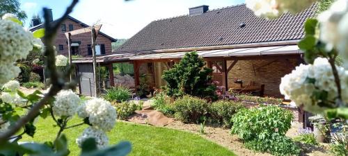 Champlon House | Family-Friendly Gîte Les Sittelles with Great Amenities
