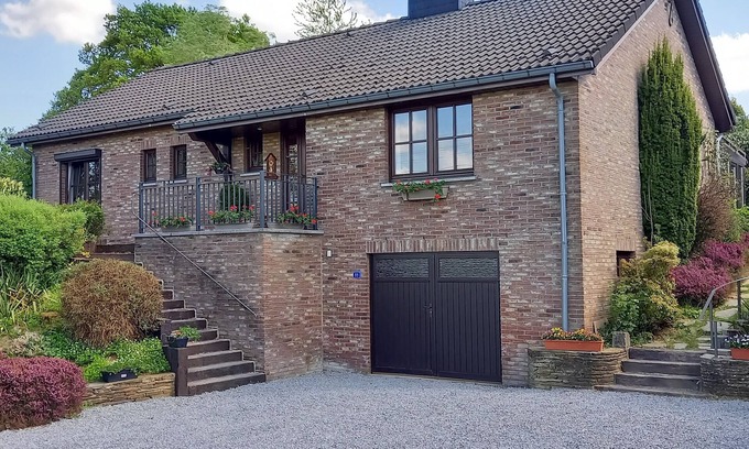 Champlon House | Top-Rated Gîte Les Sittelles: Family-Friendly Retreat