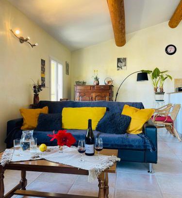 Carpentras Apartment | Gîte Les Vignes: Family-Friendly Retreat with 9.5/10 Rating