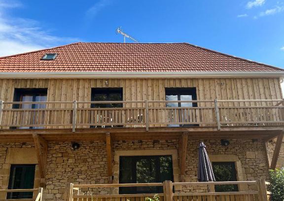 La Chapelle-Aubareil House | Inviting Gîte Lomegaja near Lascaux with Pool & Pets