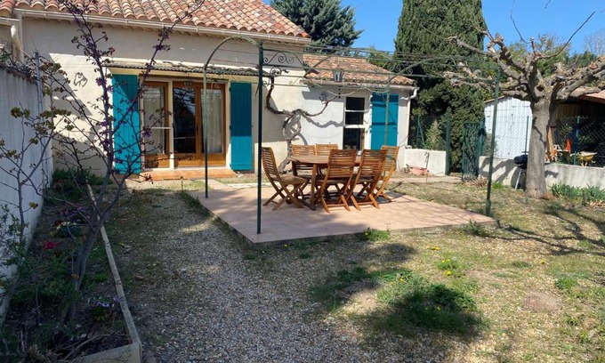 Aureille House | Gîte Lou Pastre: Pet-Friendly Escape with Pool & Family Fun