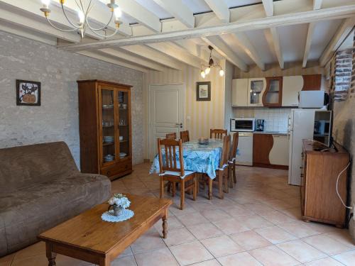 Epieds-en-Beauce House | Bright Gîte in Épieds-en-Beauce, Pet-Friendly Retreat