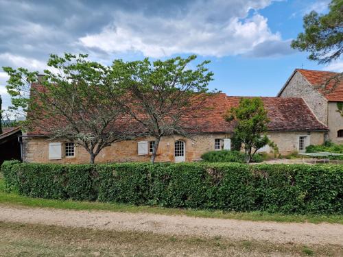 Varaire House | Gîte Métairie: Coastal Retreat with Pool and Pet Welcome
