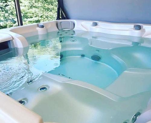 Saint-Julien-de-Cassagnas Apartment | Unwind at Gîte ma vie là with Private Jacuzzi Bliss