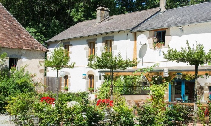 Le Compas House | Relax at Gîte Meunier Moulin des Jarasses with Pool Access