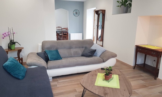Jublains House | Guest Rated 10/10: Gîte "mise en Scène" for Families & Pets