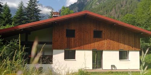 Les Houches Apartment | Welcoming Gîte Montvauthier: Pet & Child Friendly Retreat