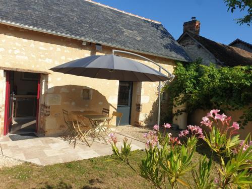 Noyant-Villages House | Gîte Mustang avec accès piscine