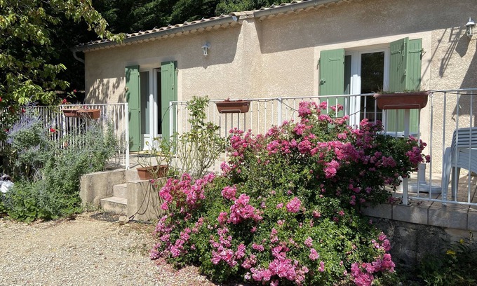 Alzon House | Guest Rated 10/10: Ideal Apartment with Kitchen & Breakfast