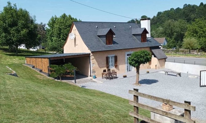 Asson House | Cozy Gîte Nouguè de Bach: Highly Rated & Family-Friendly Stay