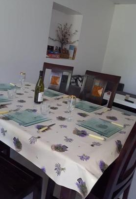 Sablet House | Pet-Friendly Gîte O'Cigales with Family Accommodations