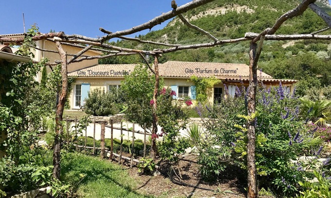 Saint-Ferreol-Trente-Pas House | Gîte "Pastel Sweetness" with Spa & Breakfast - 9.6/10 Rated