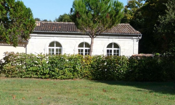 Cognac House | Gîte Cognac: Family-Friendly Retreat for 4 Guests