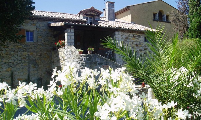 Villeneuve-de-Berg House | Family-Friendly Gîte with Pool & Optional Salsa Lessons