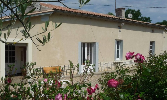 Daignac House | Comfortable Gîte Peyrefus - Family-Friendly Retreat in Daignac