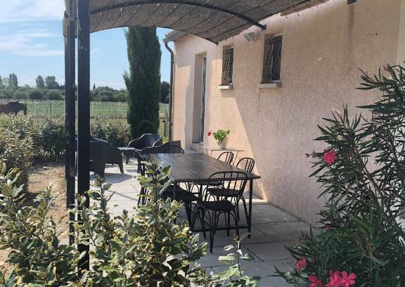 Visan Apartment | Charming Gîte Pierre Blanche: Pet Friendly with Pool & Hot Tub