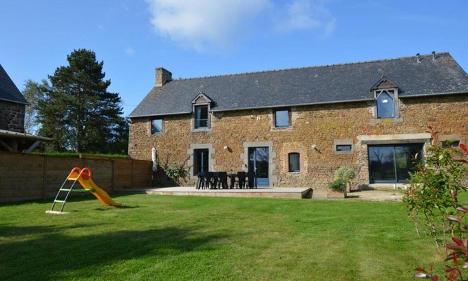 Plerguer House | Family-Friendly Gîte Plerguer: Rated 10/10 for Comfort
