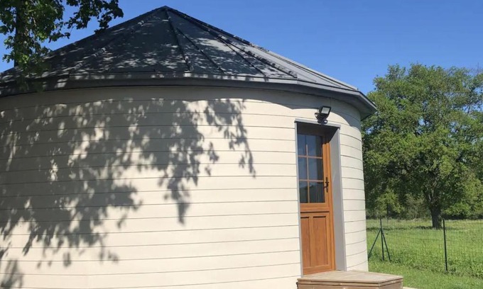 Saint-Martin-du-Fouilloux House | Cozy Gîte for 4: Guest Rated 8.9 & Family-Friendly