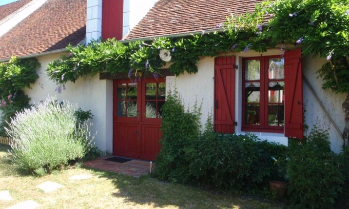 Pouille House | Cozy Gîte Pouillé: Perfect for Family Getaways