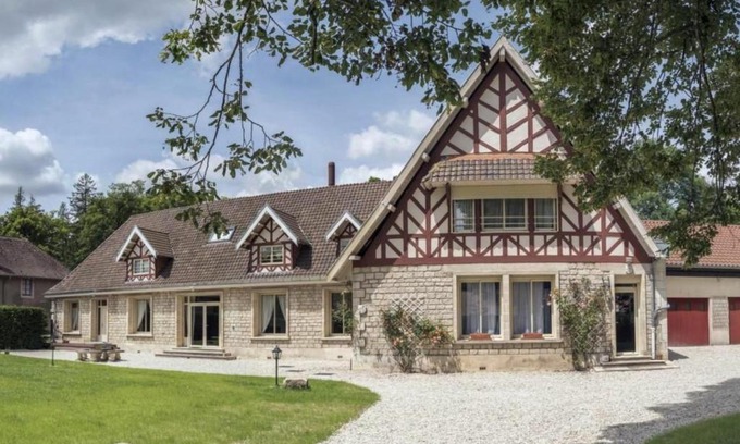 Thillombois House | Inviting Gîte for 12 Near Thillombois Castle with Garden