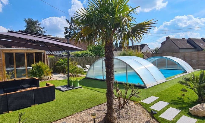 Mosnes Cabin | Perfect Retreat for 15 with Pool & Spa in Loire Valley