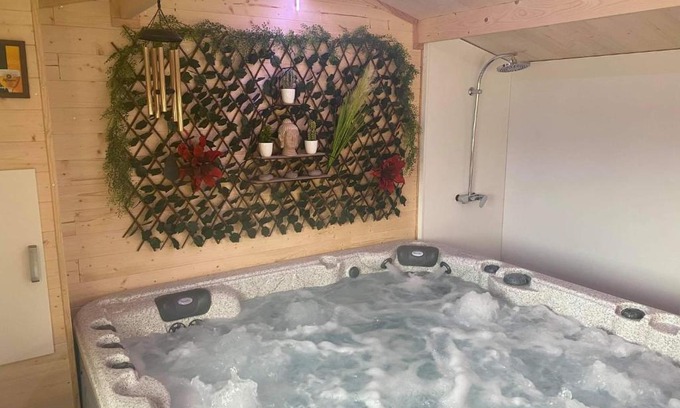 Preures House | Gîte PRIMA LUCE: Spa Retreat with Top Guest Ratings