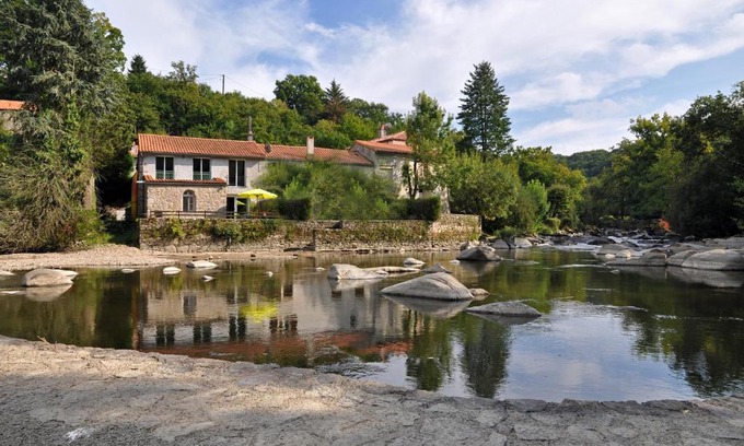 Mortagne-sur-Sevre House | Family-Friendly Gîte Near Puy du Fou - Rated 8.6/10