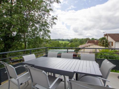 Saint-Mesmin House | Charming Gîte with Terrace and Garden in Saint-Mesmin