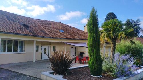 Compreignac House | Family-Friendly Retreat at Gîte Résidence de la Fontaine