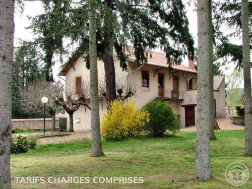 Saint-Andre-dʼApchon House | Gîte rural confortable à St-André-d'Apchon - FR-1-496-365