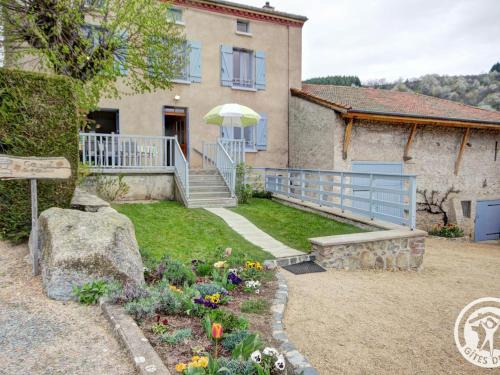 Cherier House | Family-Friendly Gîte with Garden Near Livradois Forez Park
