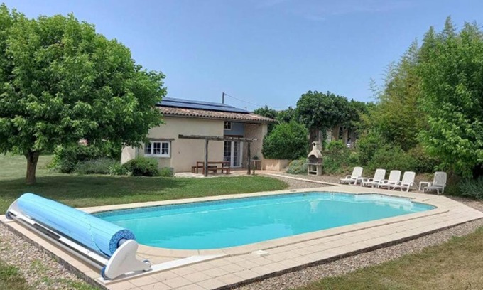 Saint-Pierre-sur-Dropt House | Gîte Rural: Guest Rated 9.8 with Pool and Family Amenities