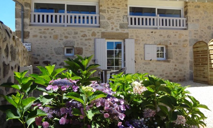 Augignac House | Relaxing Retreat at Gîte rural La Fournière with Pool