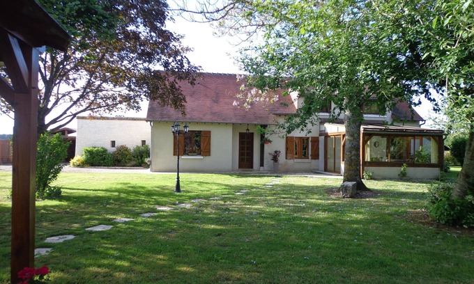 Cheverny House | Family-Friendly Gîte Rural "Le Noyer Rondin" in Cheverny