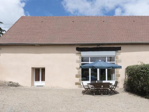 Cressanges House | Inviting Gîte with Pool & Child-Friendly Amenities Near St Pourçain