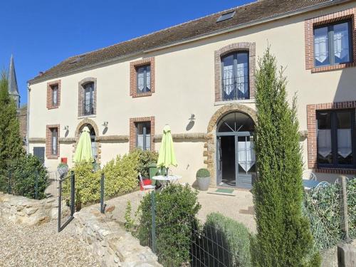 Mareil-le-Guyon House | Spacious Gîte with Terrace Near Montfort l'Amaury