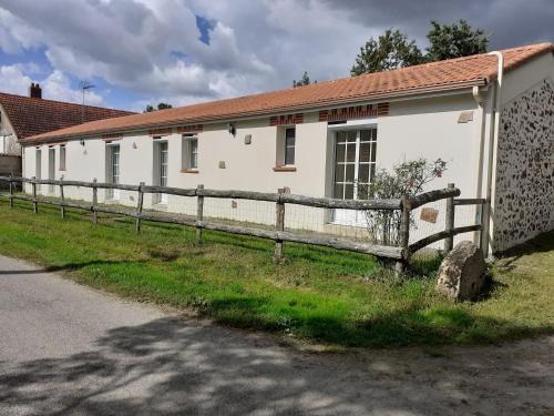 Saint-Pere-en-Retz House | Family-Friendly Gîte with Garden, Spa & Baby Gear near Pornic