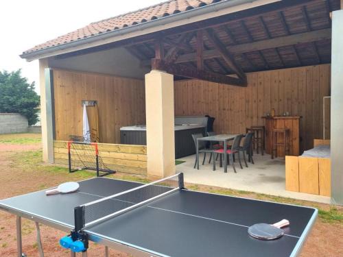 L'Hopital-le-Grand House | Family-Friendly Gîte with Spa & Outdoor Games - 5 Bedrooms