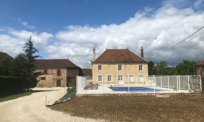 Thieffrain House | Family-Friendly Gîte Thieffrain - Ideal for 14 Guests