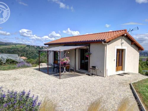 Genilac House | Inviting Gîte with Terrace, Garden & Child-Friendly Services