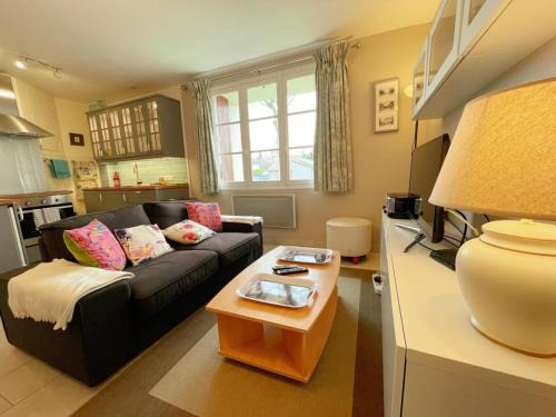 Richelieu House | Inviting Gîte with Private Garden Near Richelieu & Loire Castles