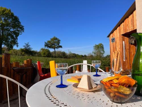 Briantes House | Relaxing Getaway at Gîte "Tout Inclus" with Terrace & Parking