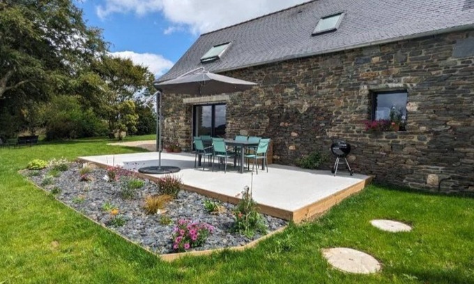 Locmelar House | Pet-Friendly Retreat at Gîte Ty Loguellou with Pool