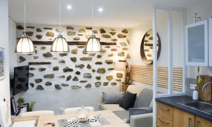 Talensac-Pont Morand Apartment | Urban Retreat: Central Gîte with Parking and Family Focus