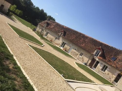 Chatillon-sur-Indre House | Cozy Gîtes with Pet and Child-Friendly Amenities
