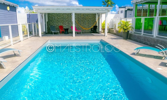 Saint-Francois Villa | Gîtes Arc-en-ciel: Family Friendly with Pool & Spa