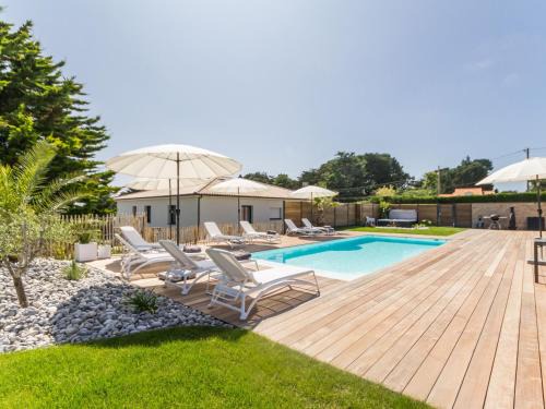 Prefailles House | Relaxing Gîtes with Heated Pool & Spa Near Beach