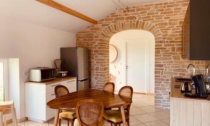 Vougeot House | Gîtes bo bis: Cozy Maisonnette in Beautiful Vougeot